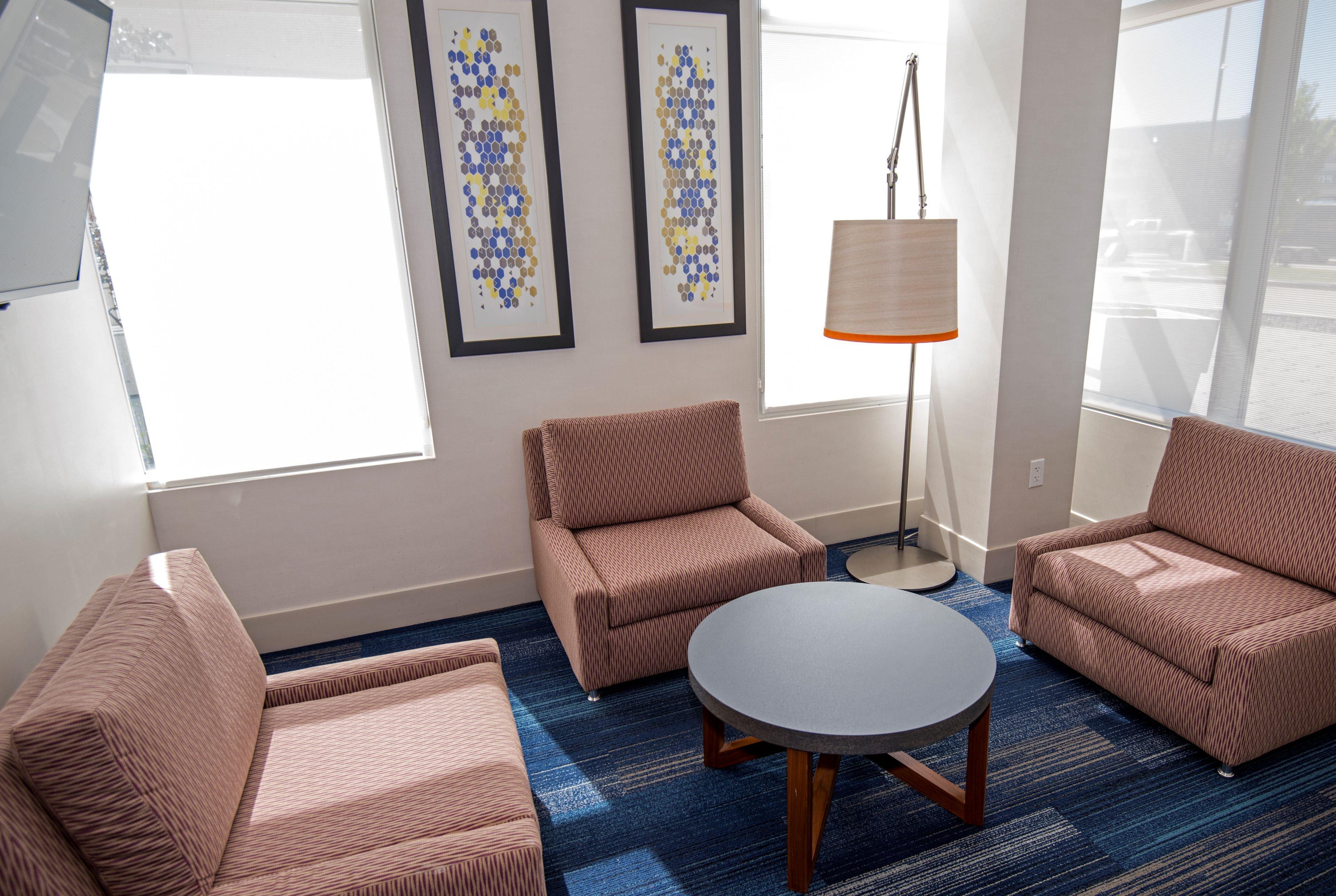 Holiday Inn Express - Red Deer North By Ihg Exteriör bild