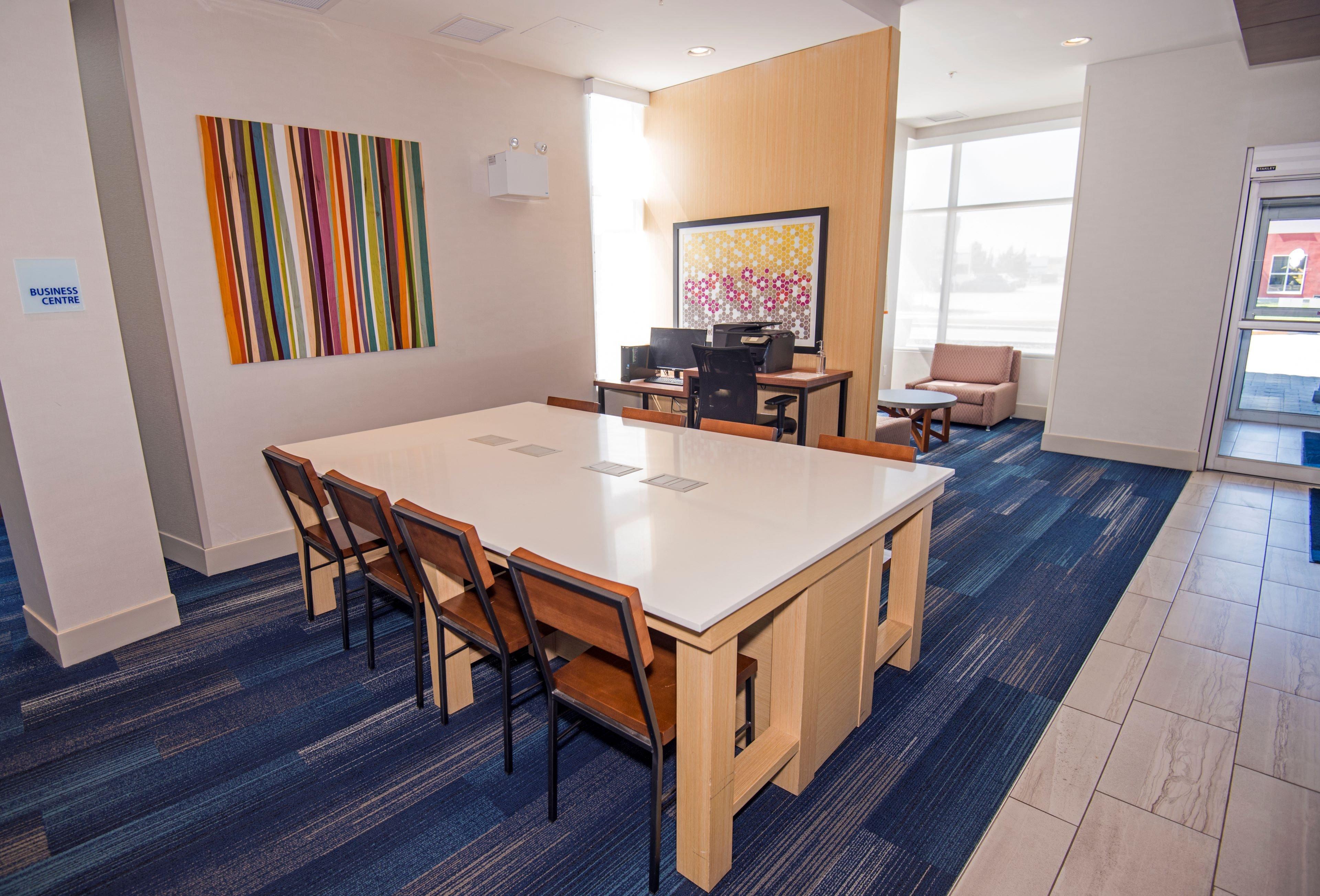 Holiday Inn Express - Red Deer North By Ihg Exteriör bild