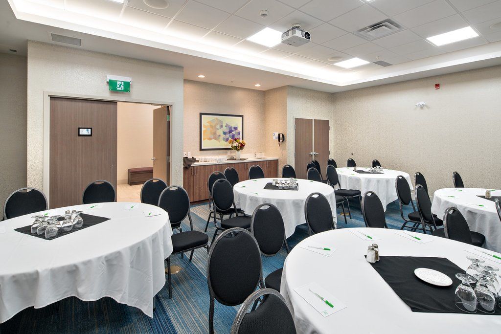 Holiday Inn Express - Red Deer North By Ihg Exteriör bild